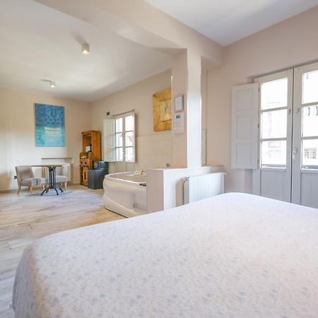 Akla Suites Con Jacuzzi Santillana Santillana del Mar Eksteriør billede