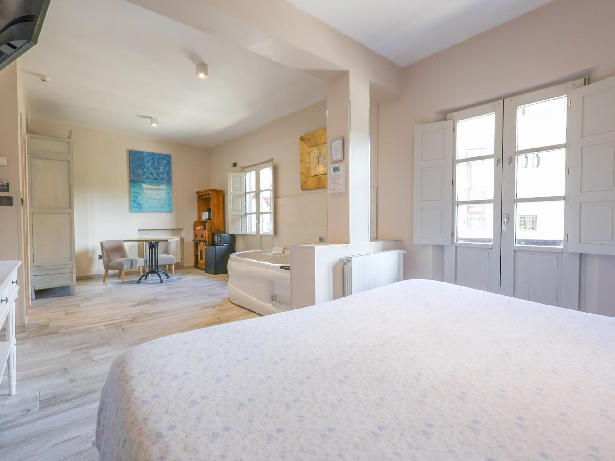 Akla Suites Con Jacuzzi Santillana Santillana del Mar Eksteriør billede