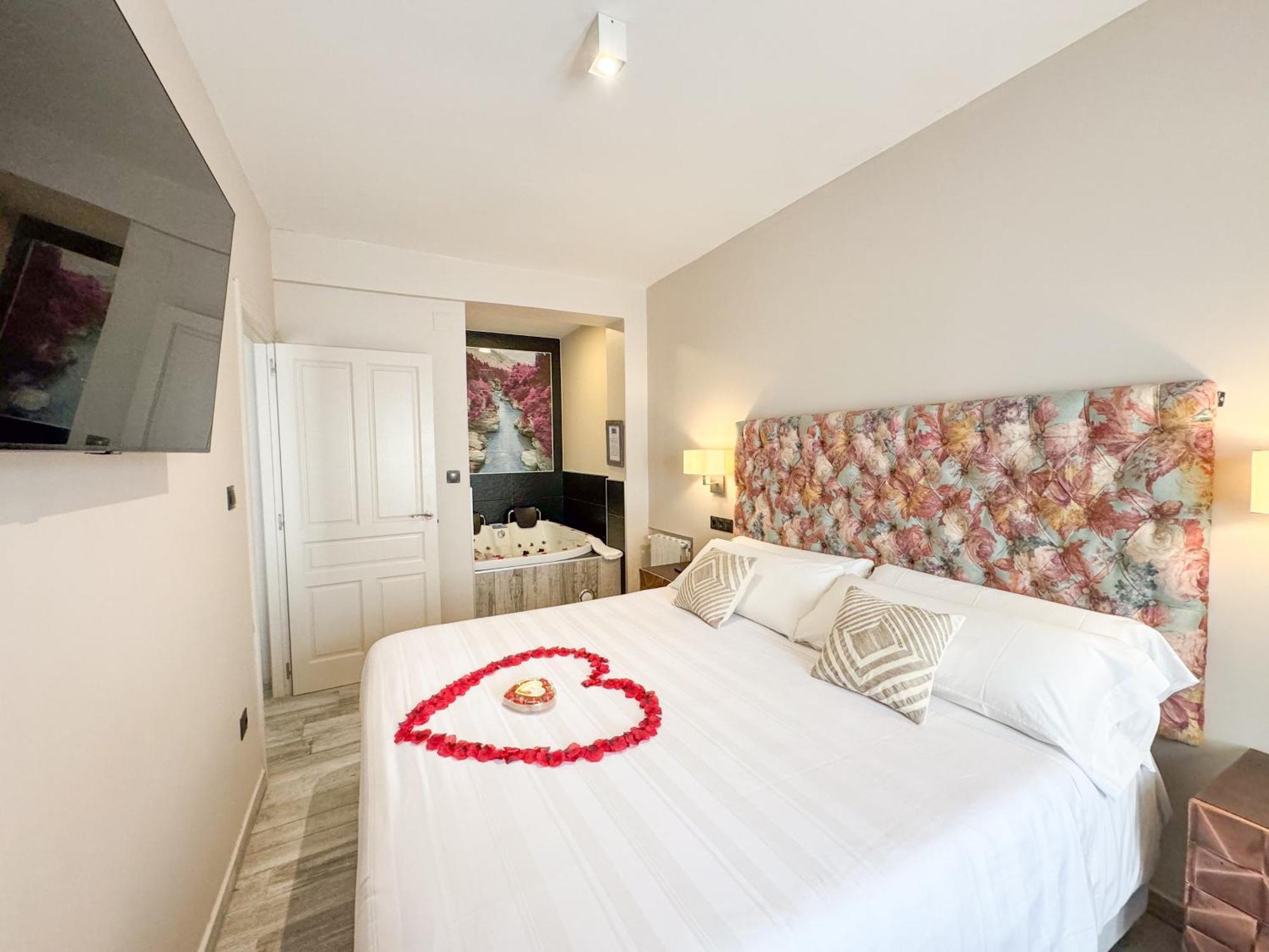 Akla Suites Con Jacuzzi Santillana Santillana del Mar Eksteriør billede