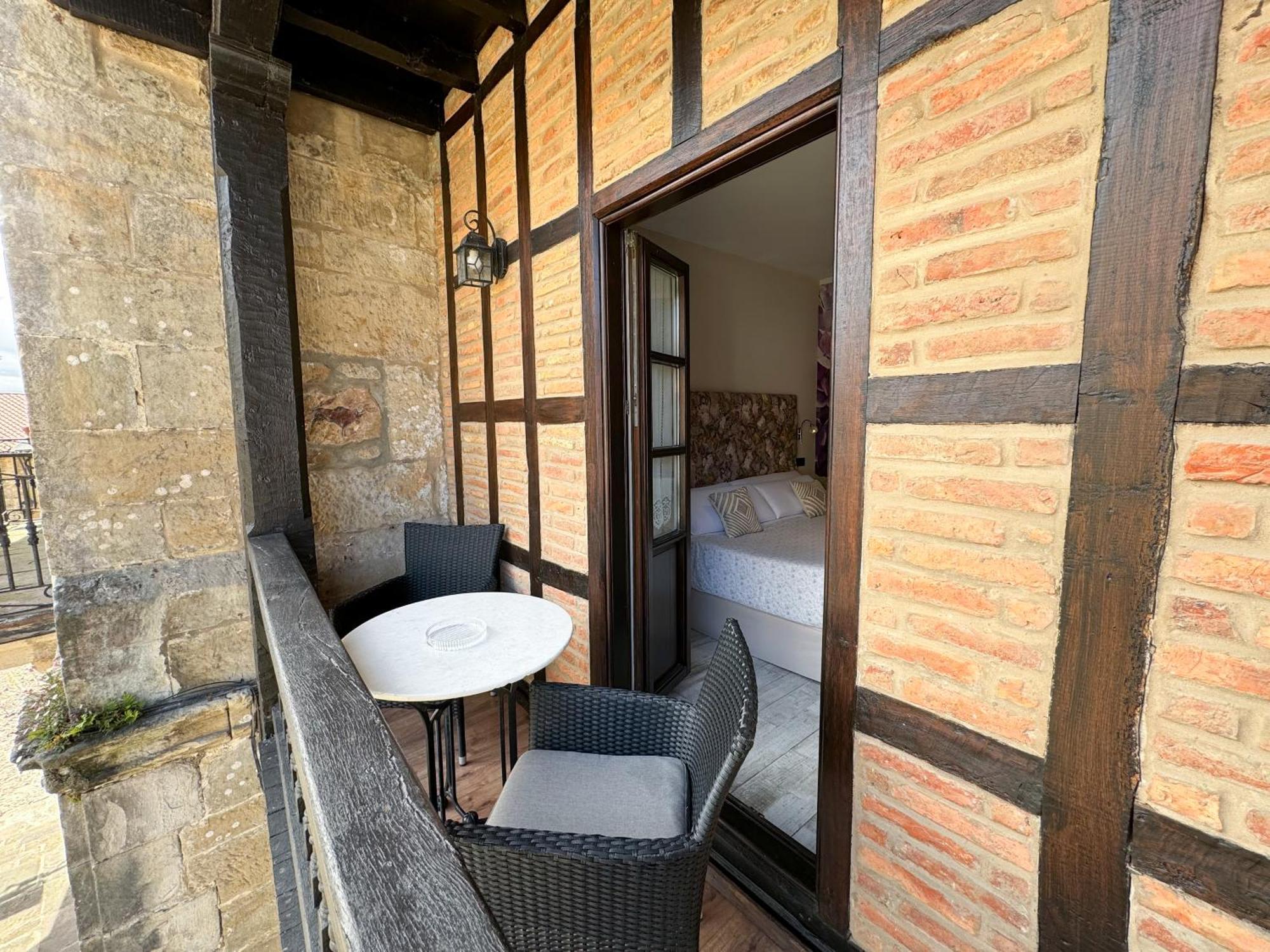 Akla Suites Con Jacuzzi Santillana Santillana del Mar Eksteriør billede